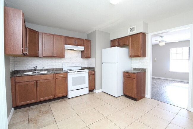 Building Photo - Ground-Floor 2BR Apartment in Prime North ...