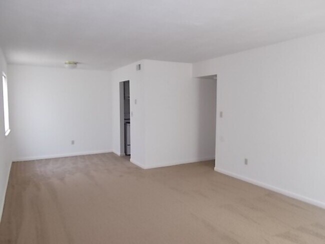 Foto del edificio - Oakland Square Apartments, Hampton