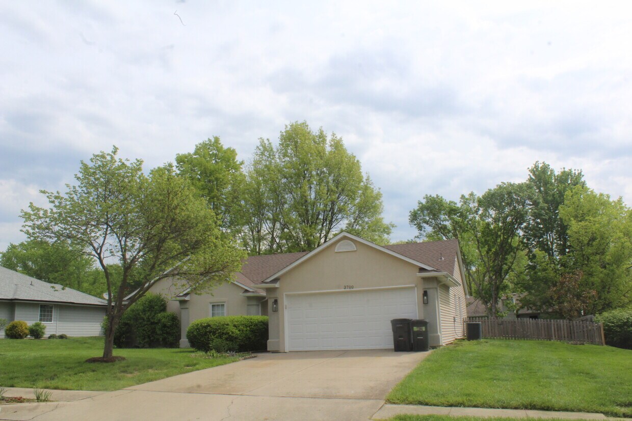 Primary Photo - 3700 Falmouth Dr