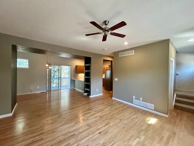 Foto del edificio - Beautiful 2BR Townhome Available For Rent ...
