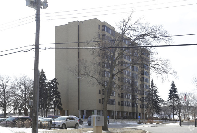 Building Photo - Cedar High Apartments