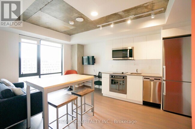 Building Photo - 105 Champagne Ave S