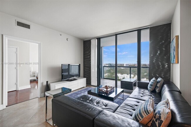 Foto del edificio - 601 NE 36th St