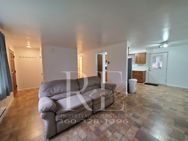 Building Photo - Stunning Secluded 5 Acre Paradise