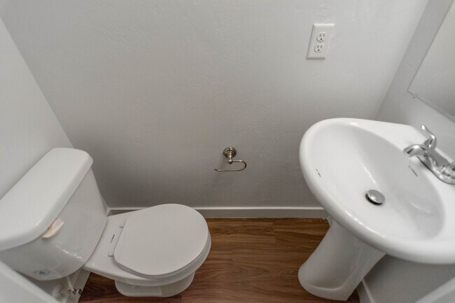 Foto del edificio - Up to $500 off first month rent | Charming...