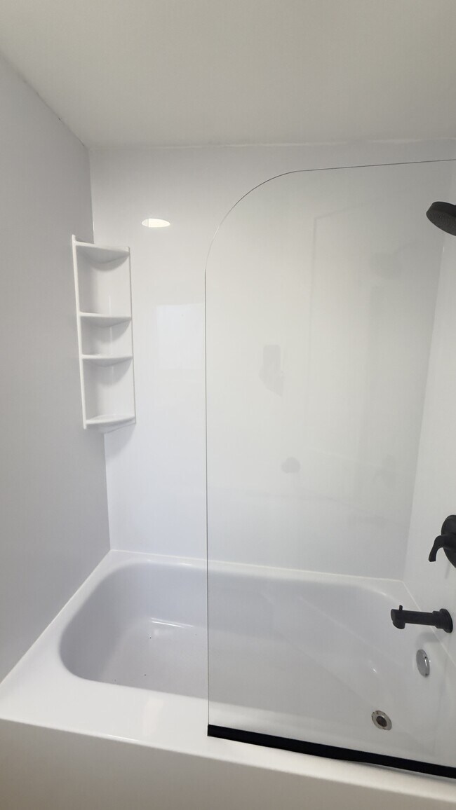 Building Photo - 137 Oakdale Ave