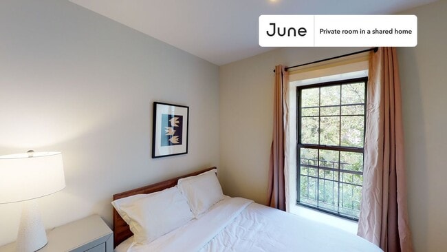 Building Photo - Private bedroom in 5 bed/2 bath Home