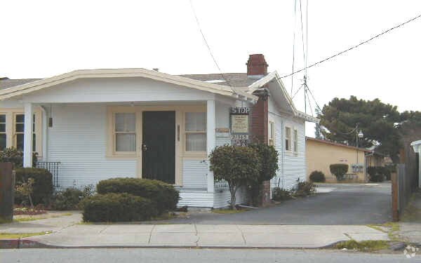 Foto del edificio - 21563 Meekland Ave