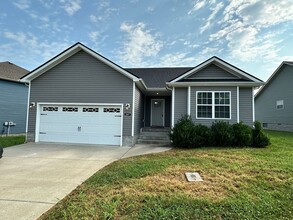 Building Photo - 207 Geneva Ln