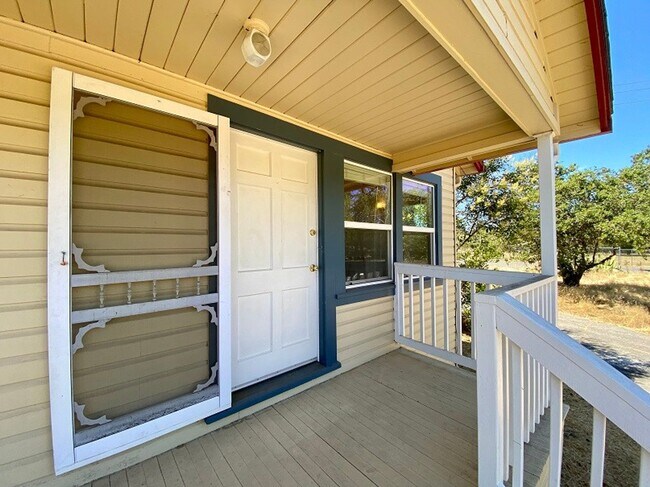 Building Photo - Spacious Country Property Near Silverado C...