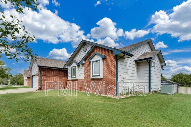 Foto del edificio - 6514 W Briarwood Ave