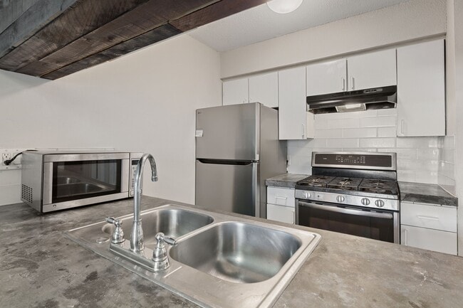 Foto del edificio - 5005 Manor Rd