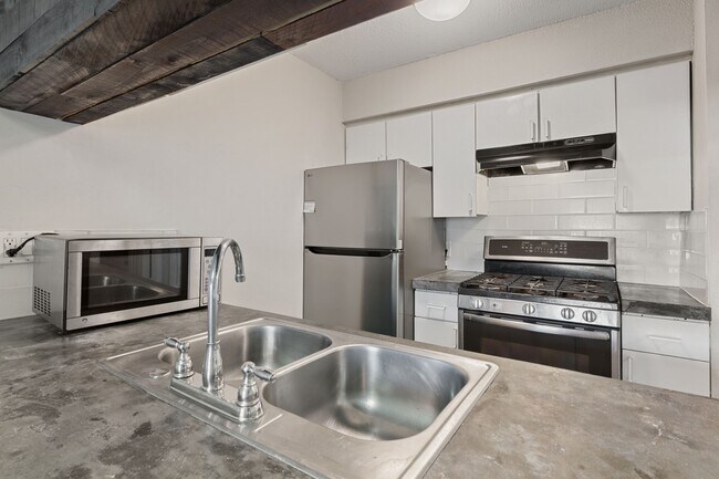 Foto del edificio - 5005 Manor Rd