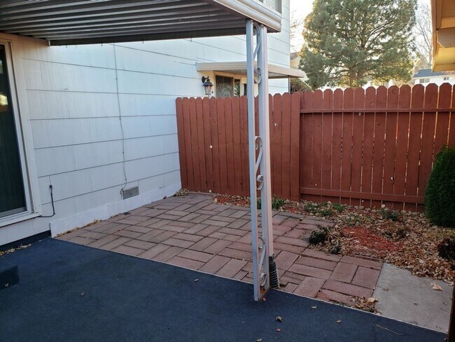 Foto del edificio - 2 Bedroom 1.5 Bath Townhome with Washer...