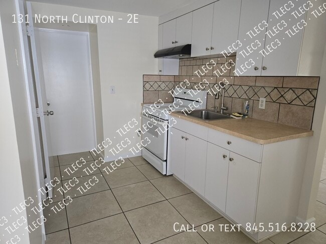 Building Photo - 131 North Clinton-2E