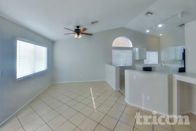 Building Photo - 604 Lively Fiesta Way