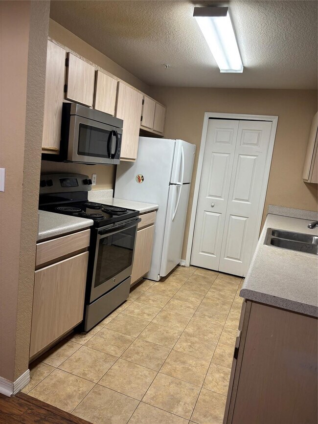 Foto del edificio - 5475 Vineland Rd