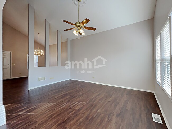 Building Photo - 5756 Emerald Pointe Drive