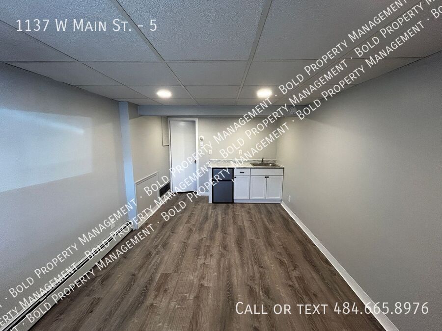Primary Photo - 1137 W Main St