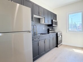 Building Photo - 691 Ouellette Ave