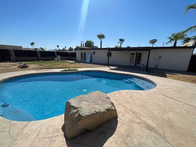 Foto del edificio - BEAUTIFUL POOL HOME W/ MOVE IN BONU$!