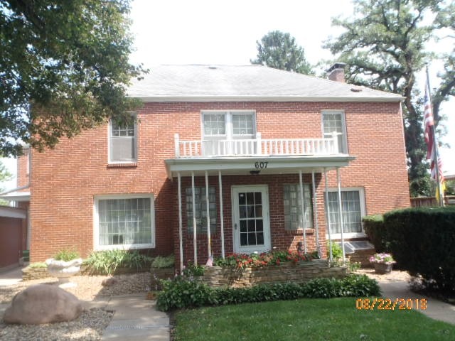 Foto principal - 607 Oakmont Dr