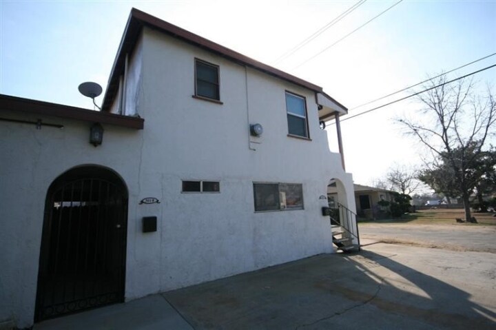 Building Photo - 2230 Alta Vista Dr