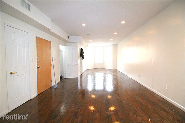 Building Photo - 462 Chauncey St