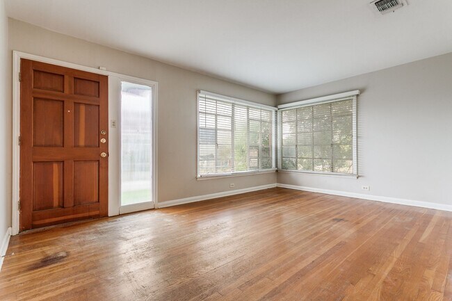 Foto del edificio - 3 BEDROOM WILSHIRE