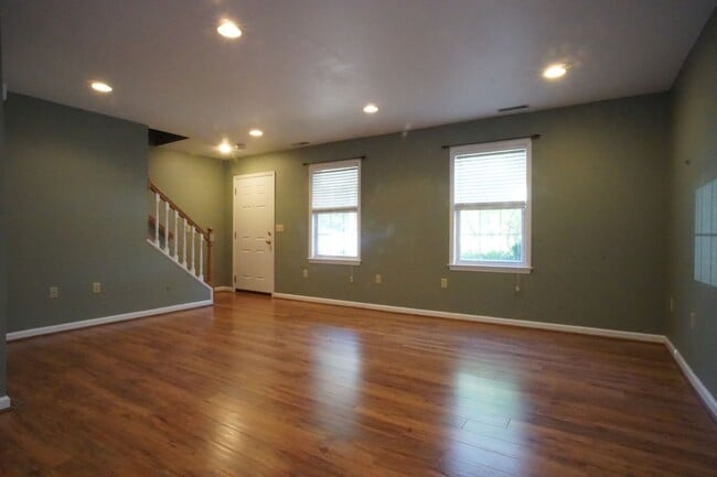 Building Photo - 450 Wimmer St