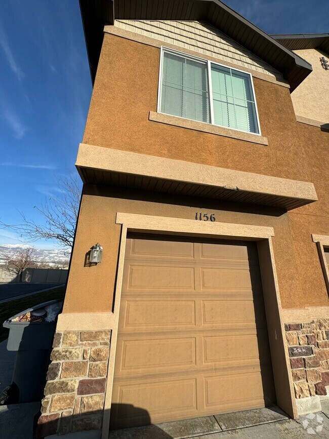 Foxboro North Apartments for Rent with Parking North Salt Lake, UT