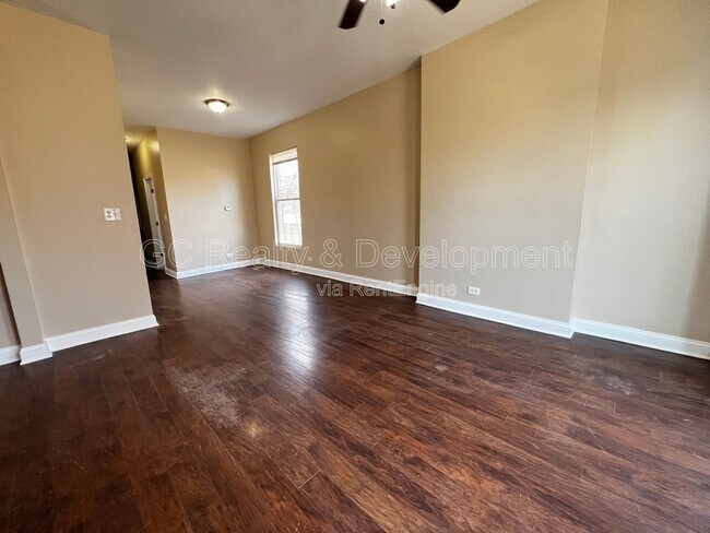 Foto del edificio - 7642 S Normal Ave