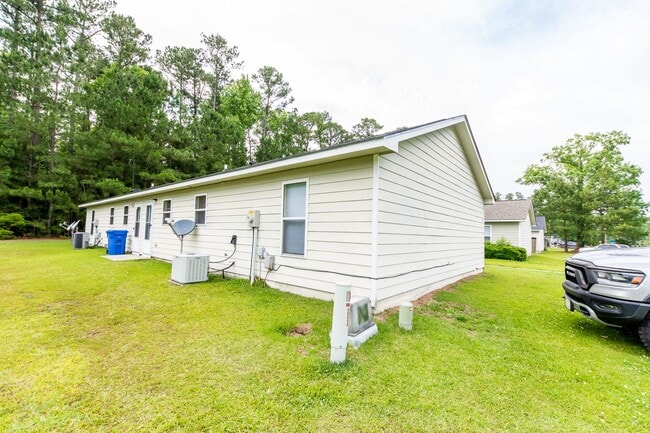 Building Photo - 241 Lakewood Dr