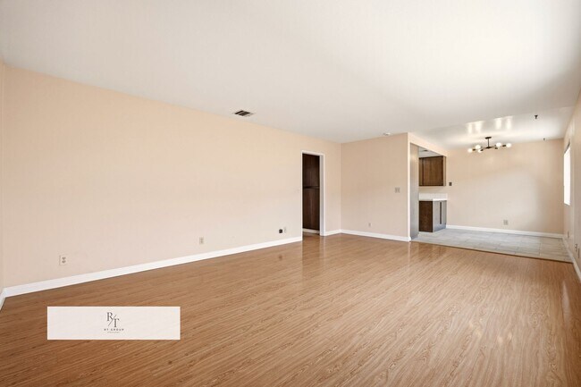 Foto del edificio - 5934 1/2 Alessandro Ave
