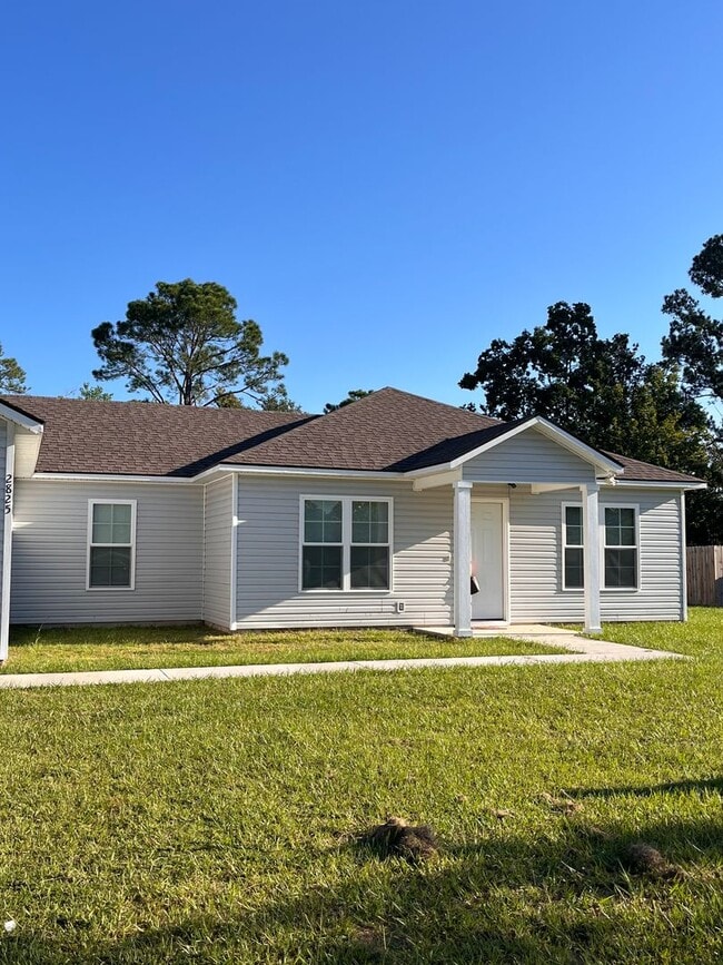 Building Photo - 2825 Caldwell Dr