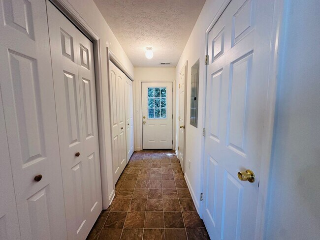 Foto del edificio - 35 Station Ln NE