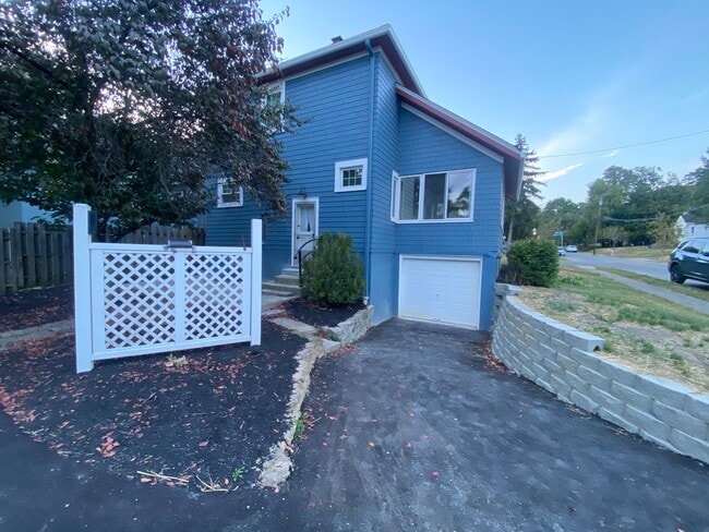 Driveway and Garage, Access on Dryden Ave - 3375 Orion Ave