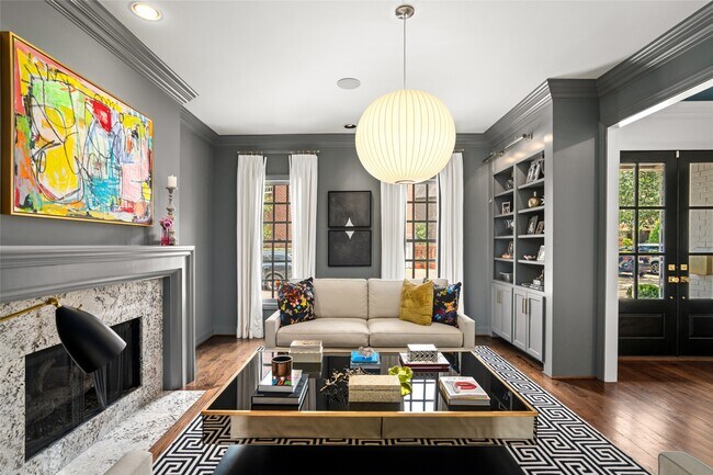 Building Photo - 5527 Briar Dr