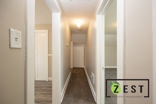 Foto del edificio - 15767 Pinehurst St
