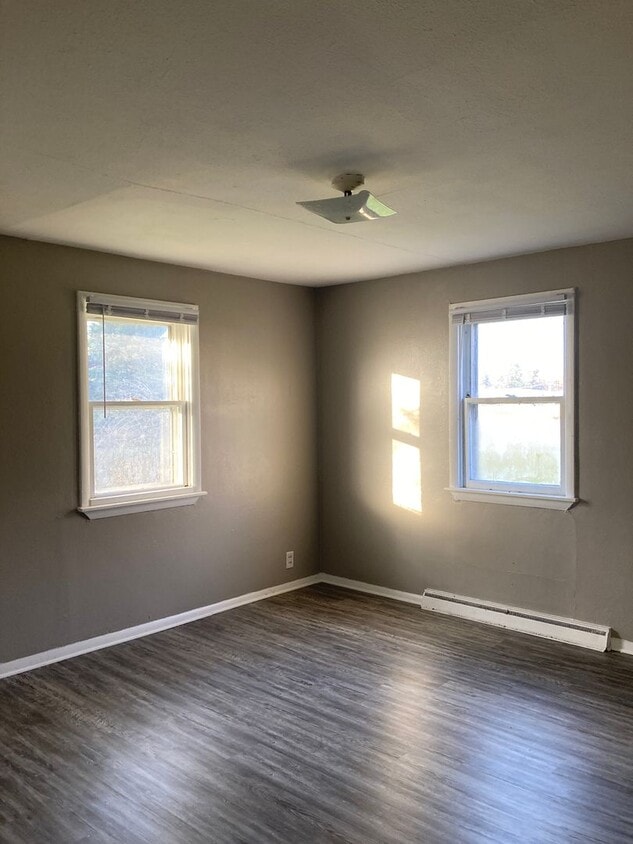Building Photo - 2 Bedroom in a quiet southside neighborhood