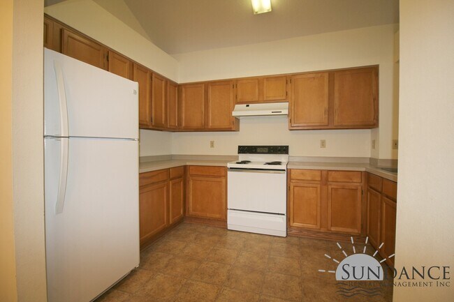 Foto del edificio - Nice 3 Bedroom Home Close to Both Bases