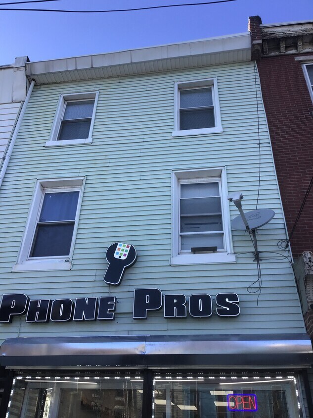 Foto principal - 247 E Girard Ave