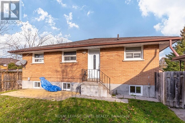 Photo du bâtiment - 620 Central Park Blvd N