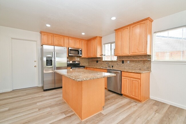 Foto del edificio - $3790 - 3BR - GORGEOUS REMODELED HOME IN N...