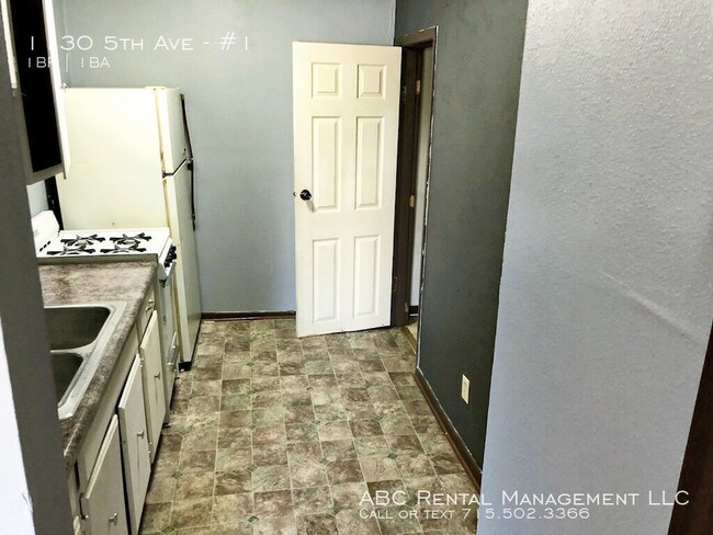 Building Photo - Walking distance to Parks and Bakery!