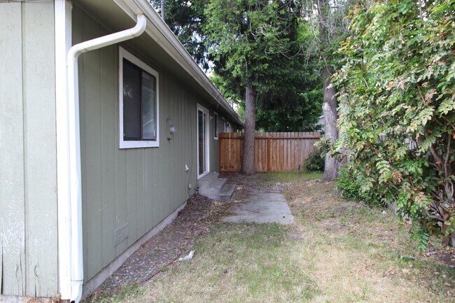 Building Photo - 2119 E Euclid Ave