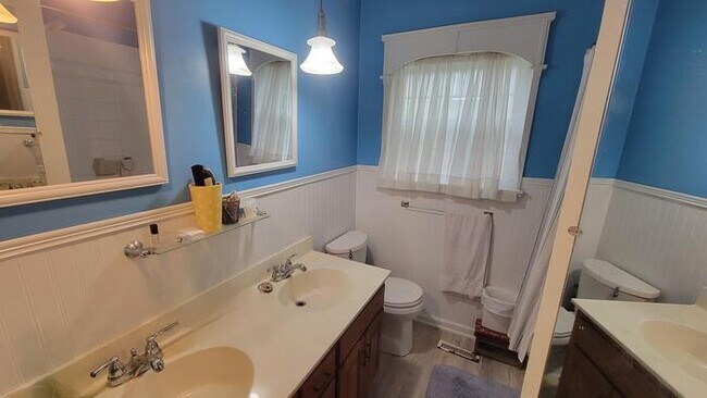 Foto del edificio - This home has tons of potential, yep it ne...
