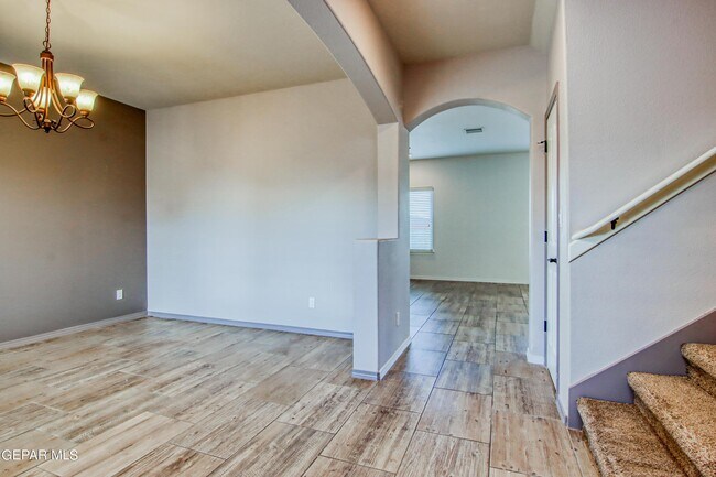 Foto del edificio - 7545 Wolf Creek Dr