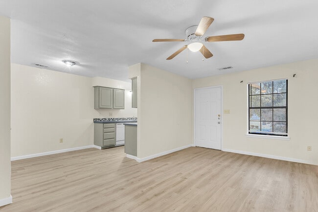 Building Photo - 209 W Trinity St