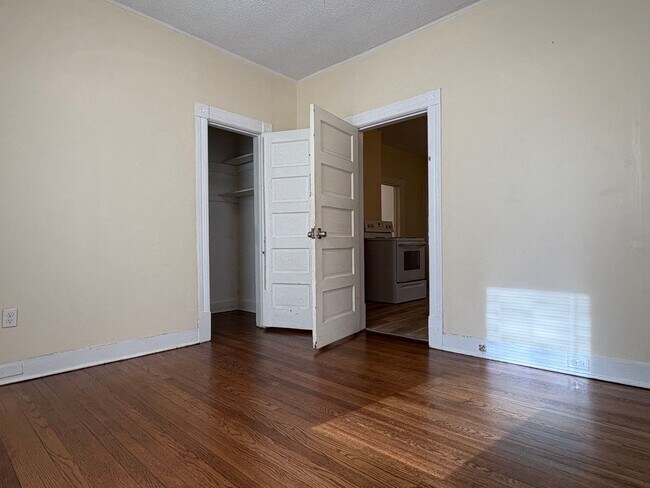 Building Photo - 36 Walnut St